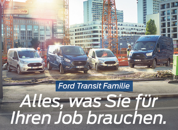 Abbildung zeigt die Ford Transit Familie, im Hintergrund eine Baustelle Ford Transit Familie
