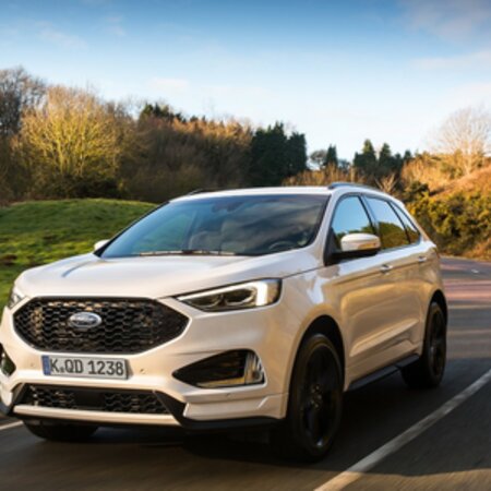 Ford Edge ST-Line Abbildung zeigt einen Ford Edge ST-Line, seitliche Frontansicht.